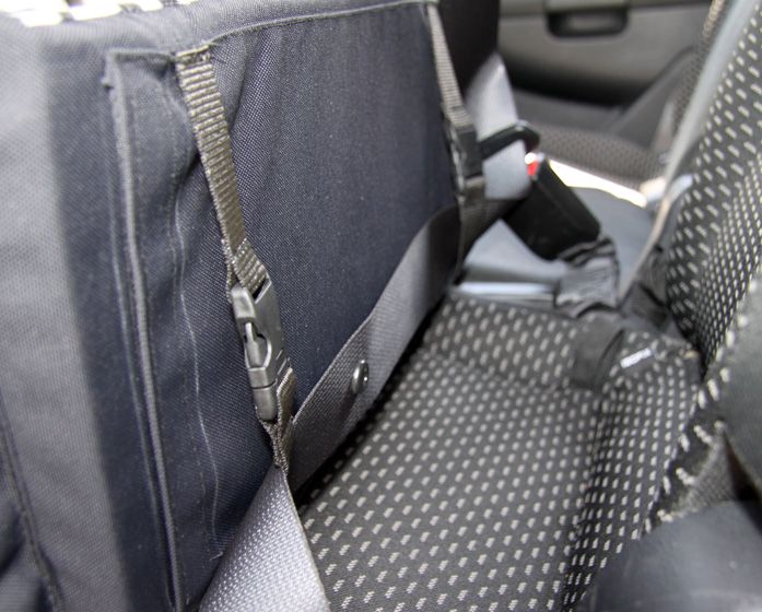 fotelik samochodowy - mocowanie do pasów bezpieczeństwa