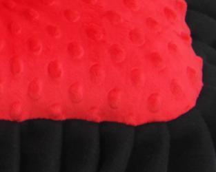 Czerwono-czarna poduszka ekskluzywna dla maltańczyka